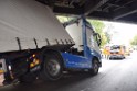 LKW blieb unter Bruecke haengen Koeln Ehrenfeld Innere Kanalstr Hornstr P058